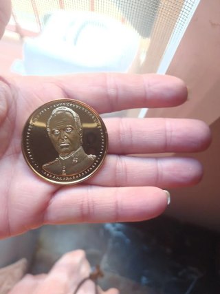 Medalla 50 Aniversario Baño Oro 24K