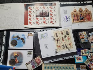 Lotto misto francobolli, buste, monete
