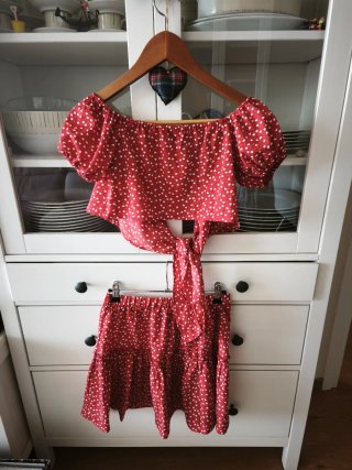 Conjunto Blusa y Falda Estampado Corazones