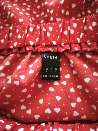 Conjunto Blusa y Falda Estampado Corazones