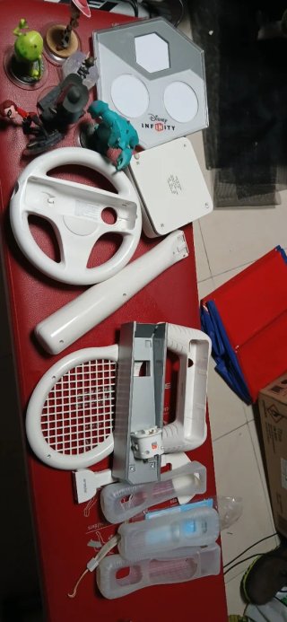 Accesorios Nintendo Wii: Volante, Raqueta, Figuras