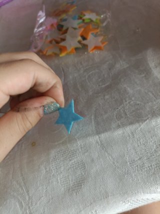 Estrellas de fieltro adhesivas para decorar