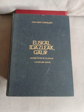 2 libros 1 en euskera.