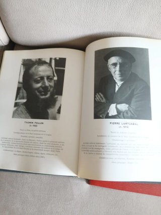 2 libros 1 en euskera.