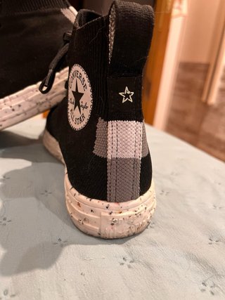 Converse negras con suela multicolor