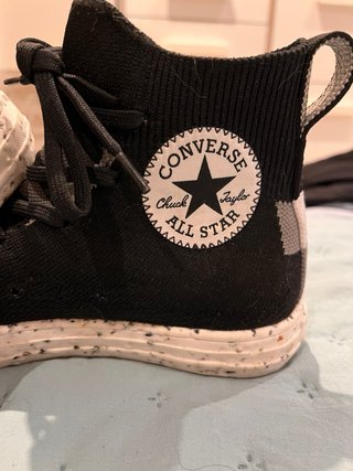 Converse negras con suela multicolor