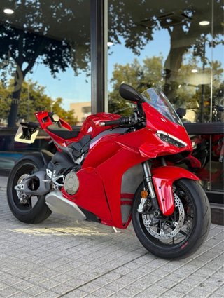 Ducati Panigale V4 2025 Roja