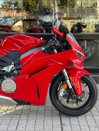 Ducati Panigale V4 2025 Roja