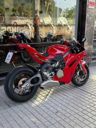 Ducati Panigale V4 2025 Roja