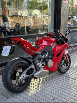 Ducati Panigale V4 2025 Roja