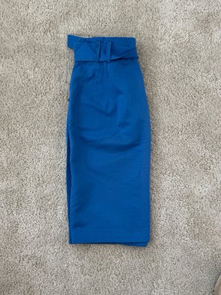 Falda Zara azul con cinturón
