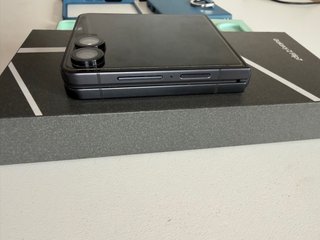 Samsung Galaxy Z Flip7 Fundas y Teléfono
