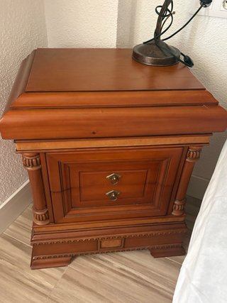Cómoda de madera maciza, mesillas y cabecero