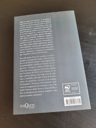 Bajo las togas
