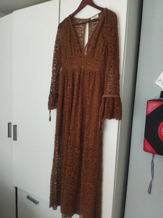 Vestido largo encaje marrón