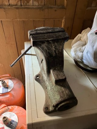 Tornillo de mesa ARNO-K