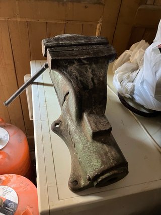 Tornillo de mesa ARNO-K