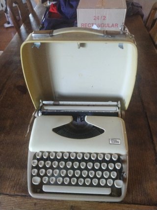 Máquina de escribir Triumph Tippa