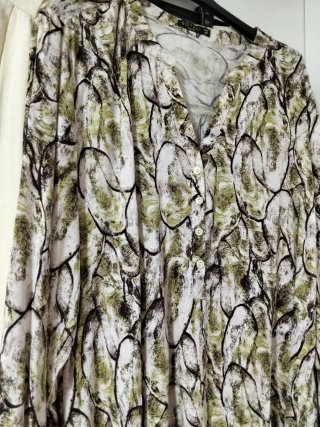 Set donna: pantaloni e camicia stampata