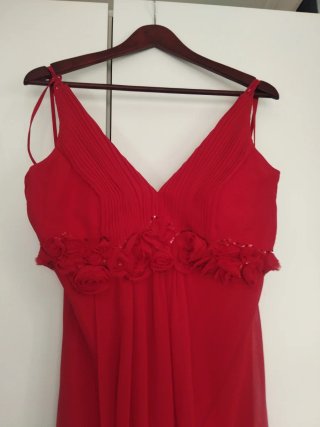 Vestido elegante rojo con flores