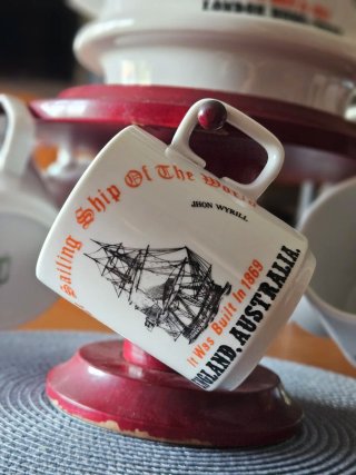 Teiera e tazze vintage in porcellana Herrandiz Spagna