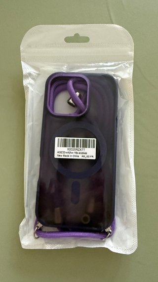 Funda iPhone 16 Pro Morada con Cuerda