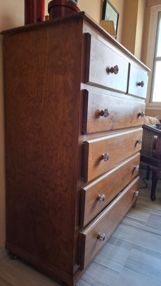 Cómoda de madera maciza