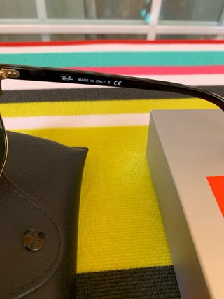 Occhiali da sole Ray-Ban Clubmaster neri dorati