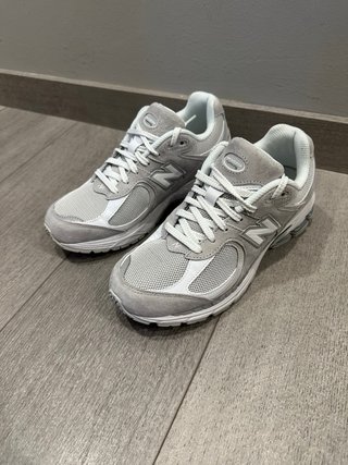 New Balance 2002R Gris/Blanco