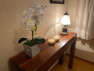Mesas, alacenas , comodas, camas, sillas, sofás.