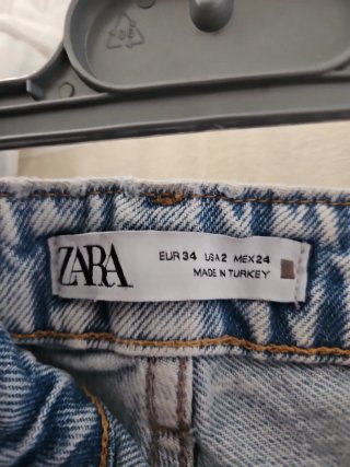 Pantalón vaquero Zara azul claro