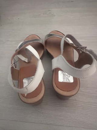 Sandalias cuña plateadas y blancas