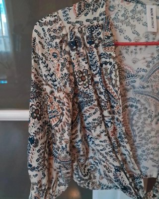 Blusa tipo chaquetita estampada