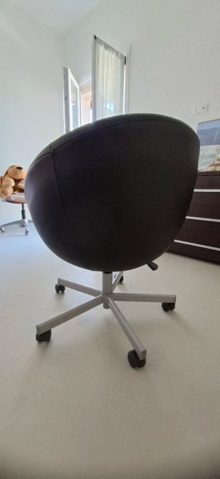 Sedia da scrivania girevole nera