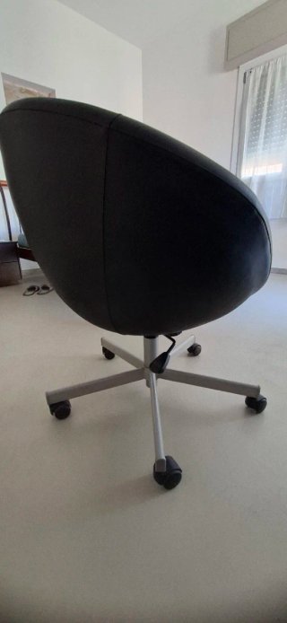 Sedia da scrivania girevole nera