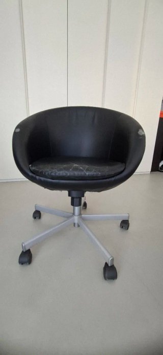 Sedia da scrivania girevole nera