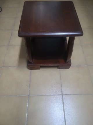 Mesita auxiliar de madera