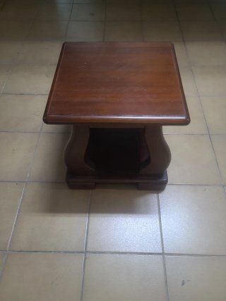 Mesita auxiliar de madera