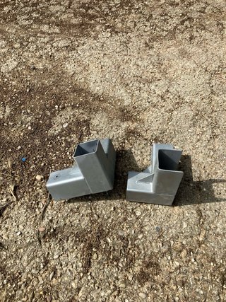 Postes de acero galvanizado;son 7de 9por9 de groso