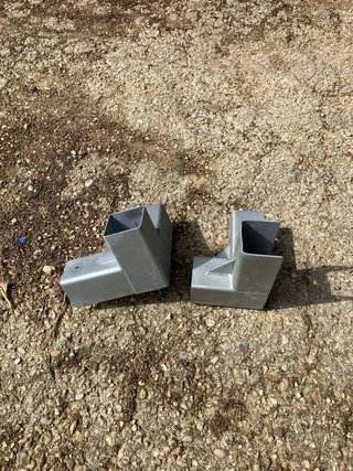 Postes de acero galvanizado;son 7de 9por9 de groso