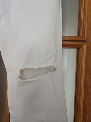 Pantalón vaquero Mango blanco roto
