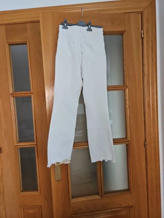 Pantalón vaquero Mango blanco roto