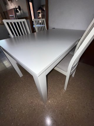 Mesa y 4 Sillas Ikea