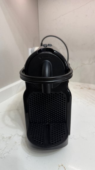 Cafetera Nespresso Negra