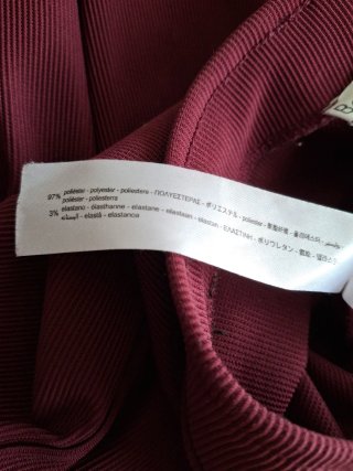Pantalón acampanado canalé Bershka granate Talla S
