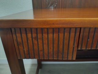 Escritorio antiguo de madera