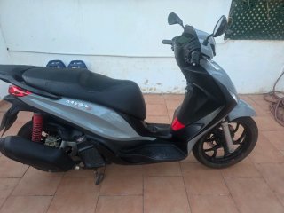 Piaggio gris automática scooter