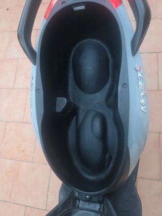 Piaggio gris automática scooter
