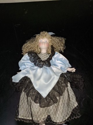 Muñeca de porcelana vintage