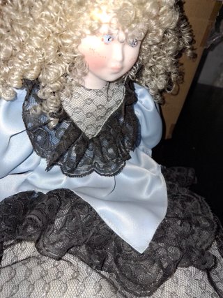 Muñeca de porcelana vintage